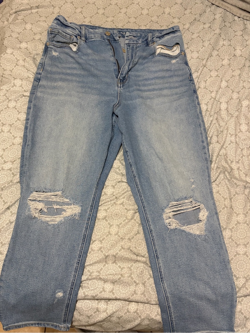 American Eagle High Wasted Jeans